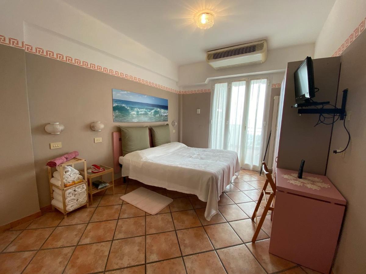 Appartamenti La Pineta Marina dʼMarina dʼAndora Exterior foto