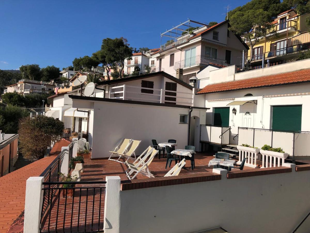 Appartamenti La Pineta Marina dʼMarina dʼAndora Exterior foto